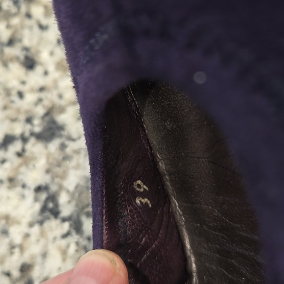 PRADA PURPLE SUEDE KITTEN HEELS. SIZE EU 39= US 9. - Picture 4 of 10